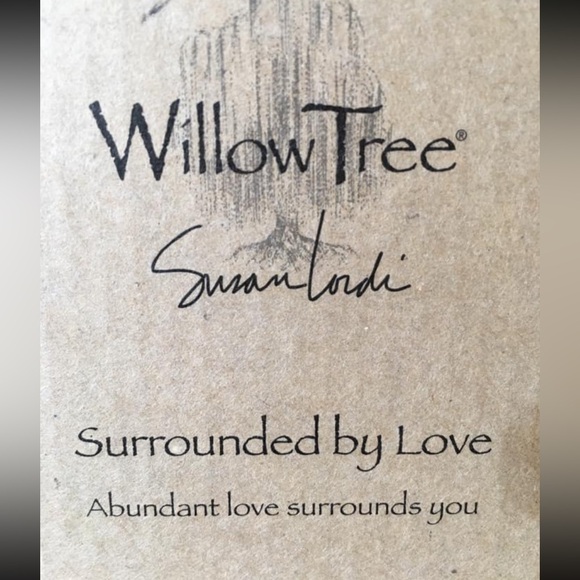 Surrounded by Love sculpted figure by Susan Lordi | Willow Tree - Picture 5 of 7